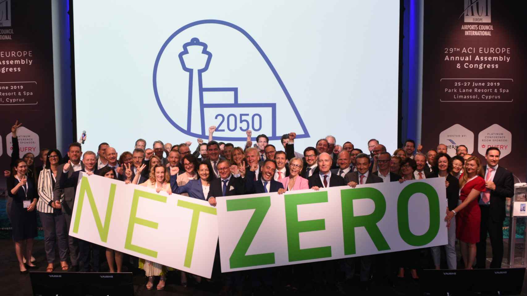 Aena se adhiere al compromiso cero emisiones de carbono en sus aeropuertos para el 2050