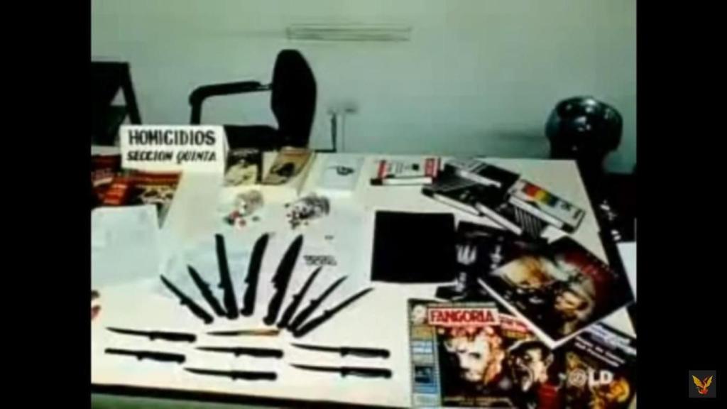 La Policía halló, en el registro de casa de Javier, cuchillos y publicaciones violentas