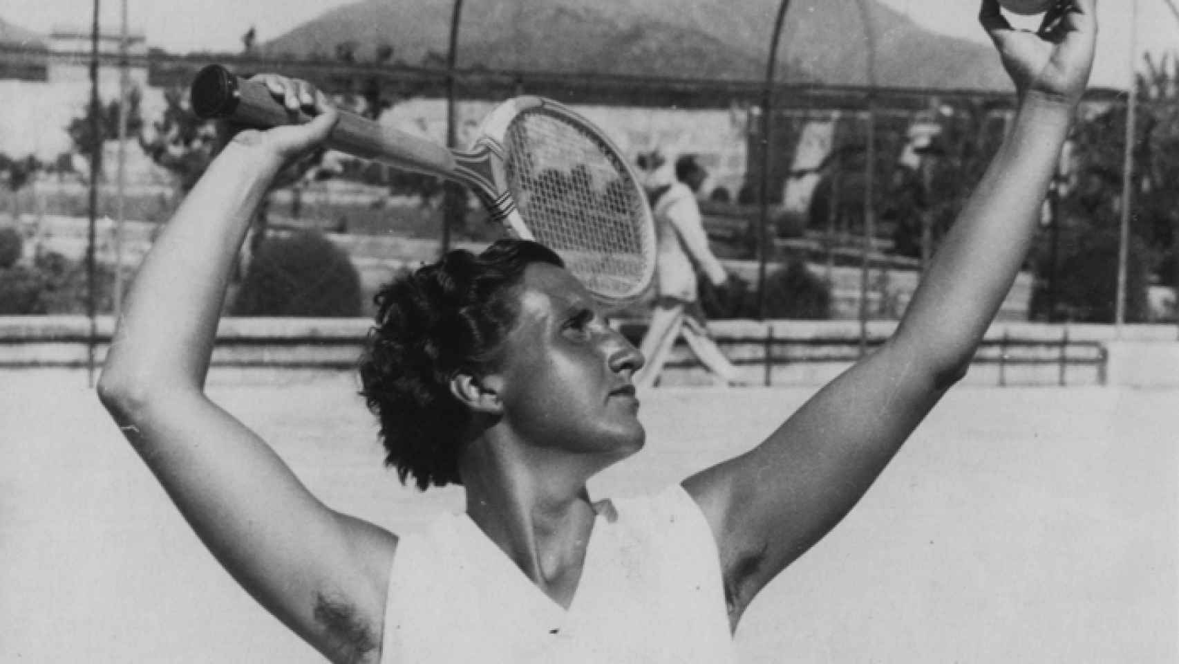 Sagi-jugando-al-tenis-a-comienzos-de-los-treinta.-Arch.-Juan-Manuel-de-Prada