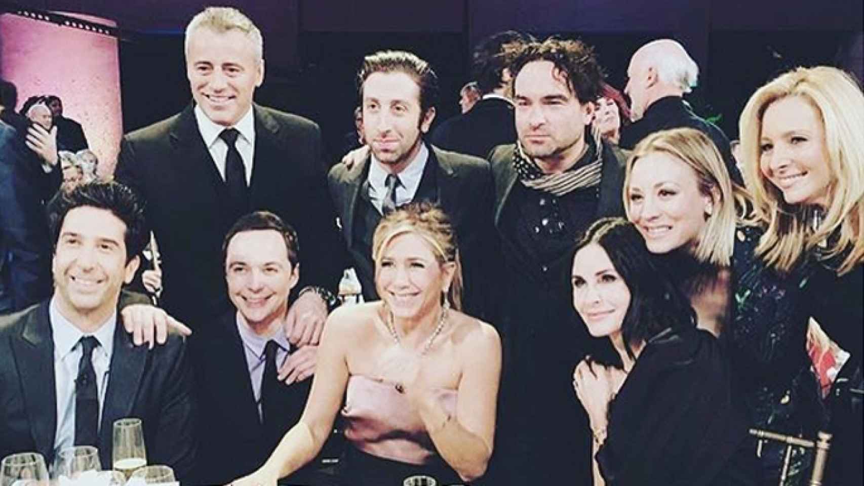 Los actores de 'Friends' y 'The Big Bang Theory' en el especial de James Burrows (Instagram: @KaleyCuoco)