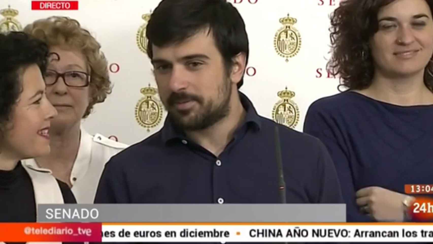 Ramón Espinar, senador de Podemos, en rueda de prensa (Canal 24 Horas)