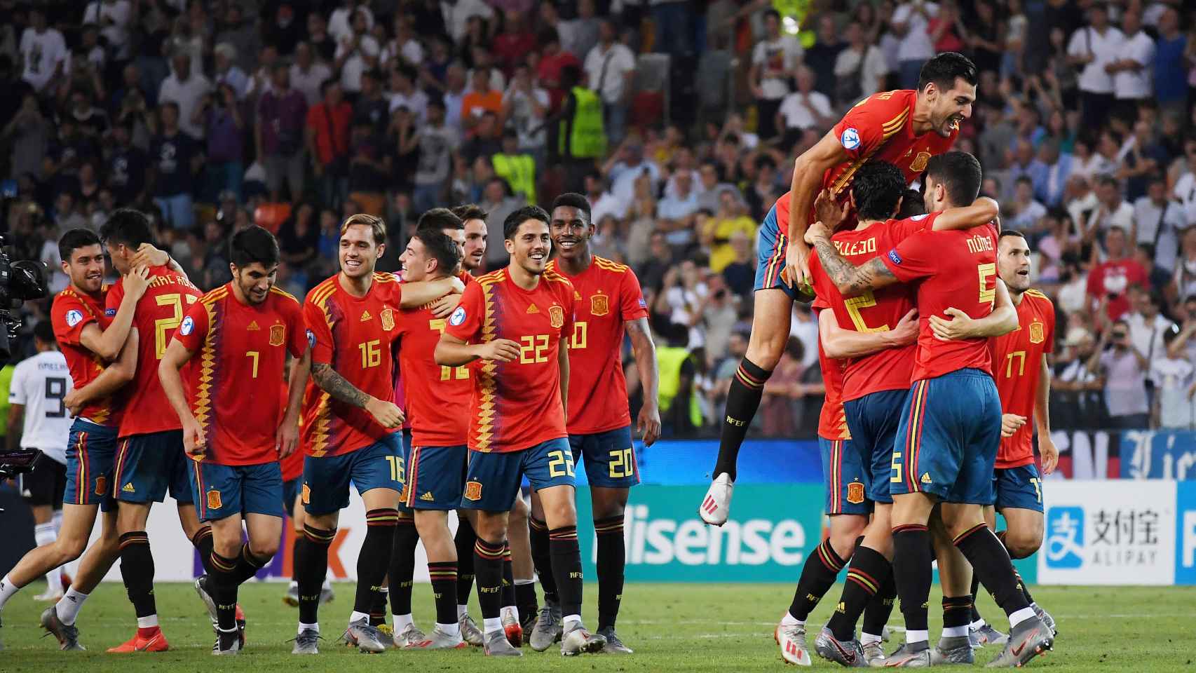 Los jugadores de la selección española tras ganar el Europeo sub21