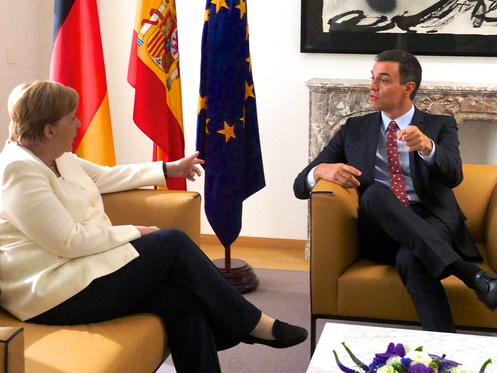 El presidente Sánchez, durante la reunión con la canciller Merkel