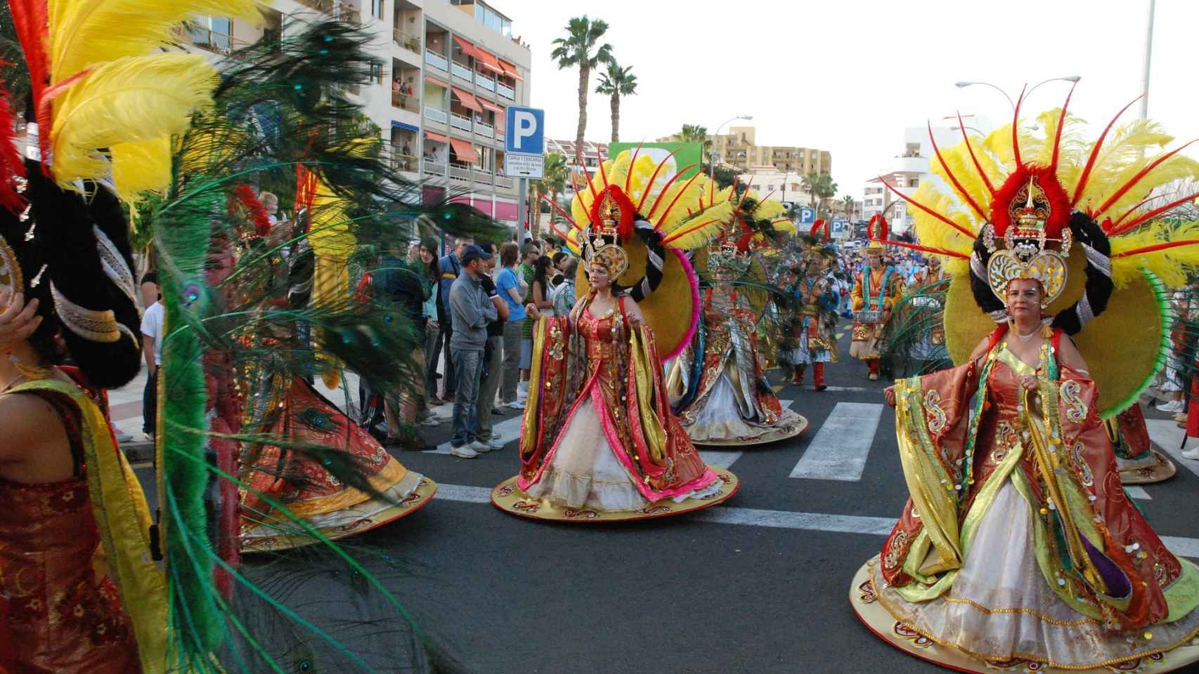 Carnavales de Cádiz y Tenerife.