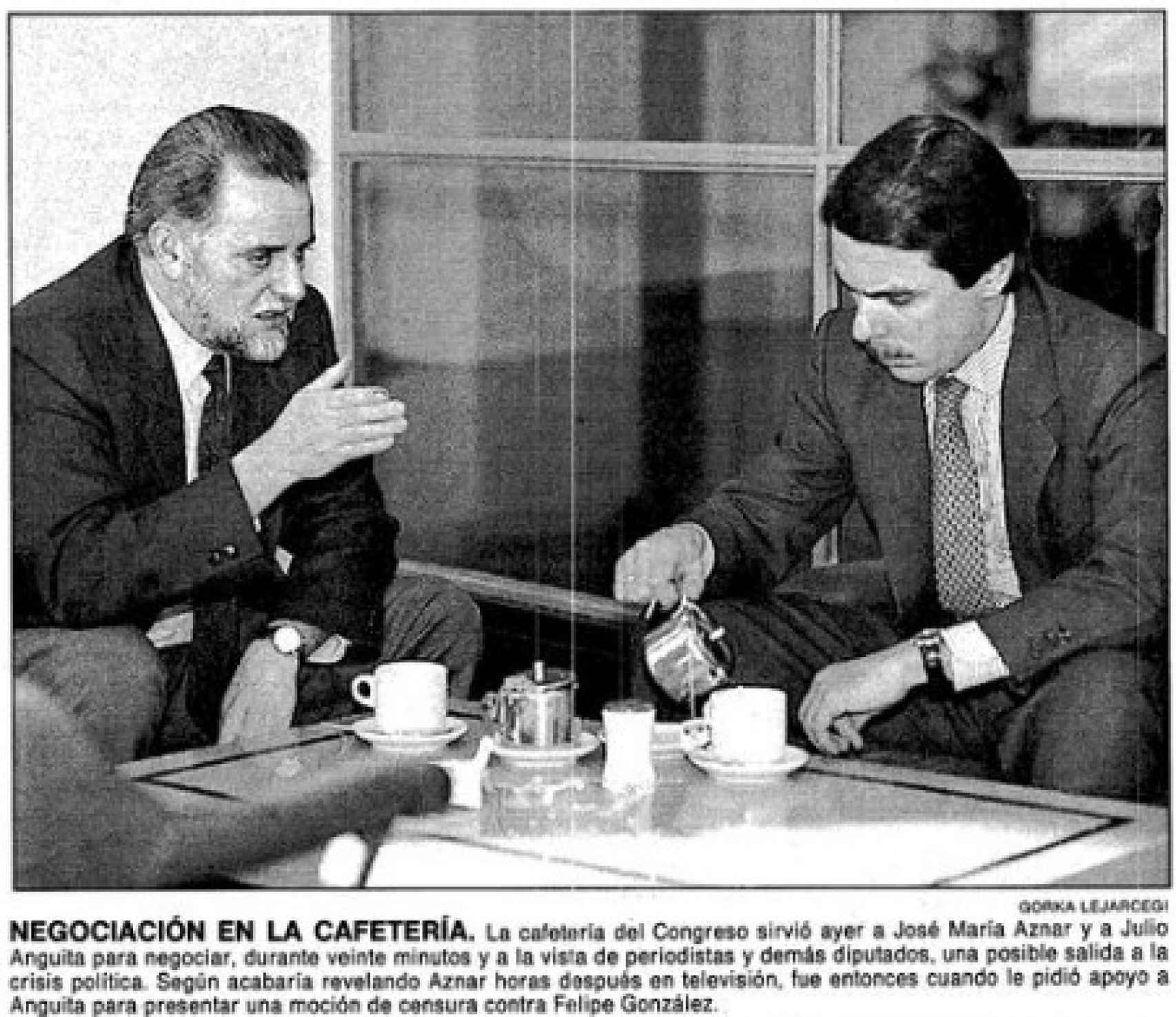 Reunión de Aznar y Anguita en la cafetería del Congreso en 1994.