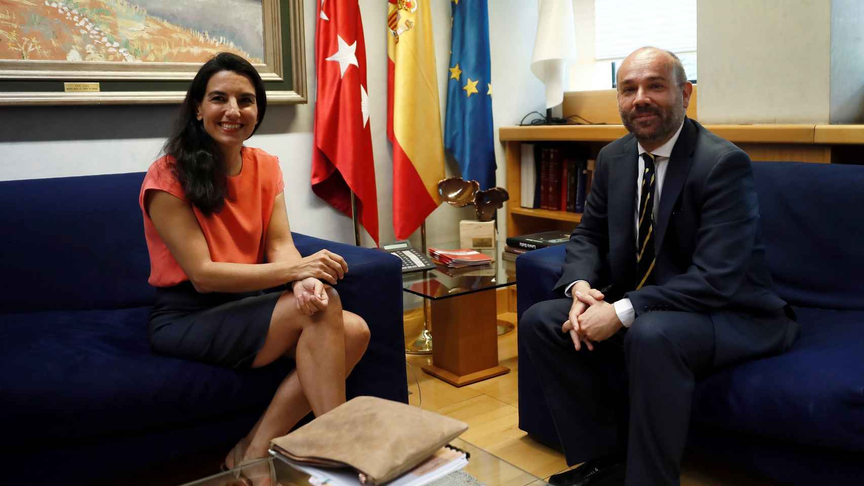 La candidata de Vox a la Comunidad de Madrid, Rocío Monasterio, y el presidente de la Asamblea, Juan Trinidad.