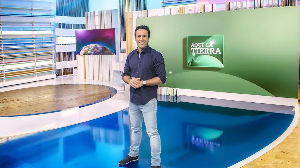 El presentador posando en el plató del programa 'estrella' de TVE.