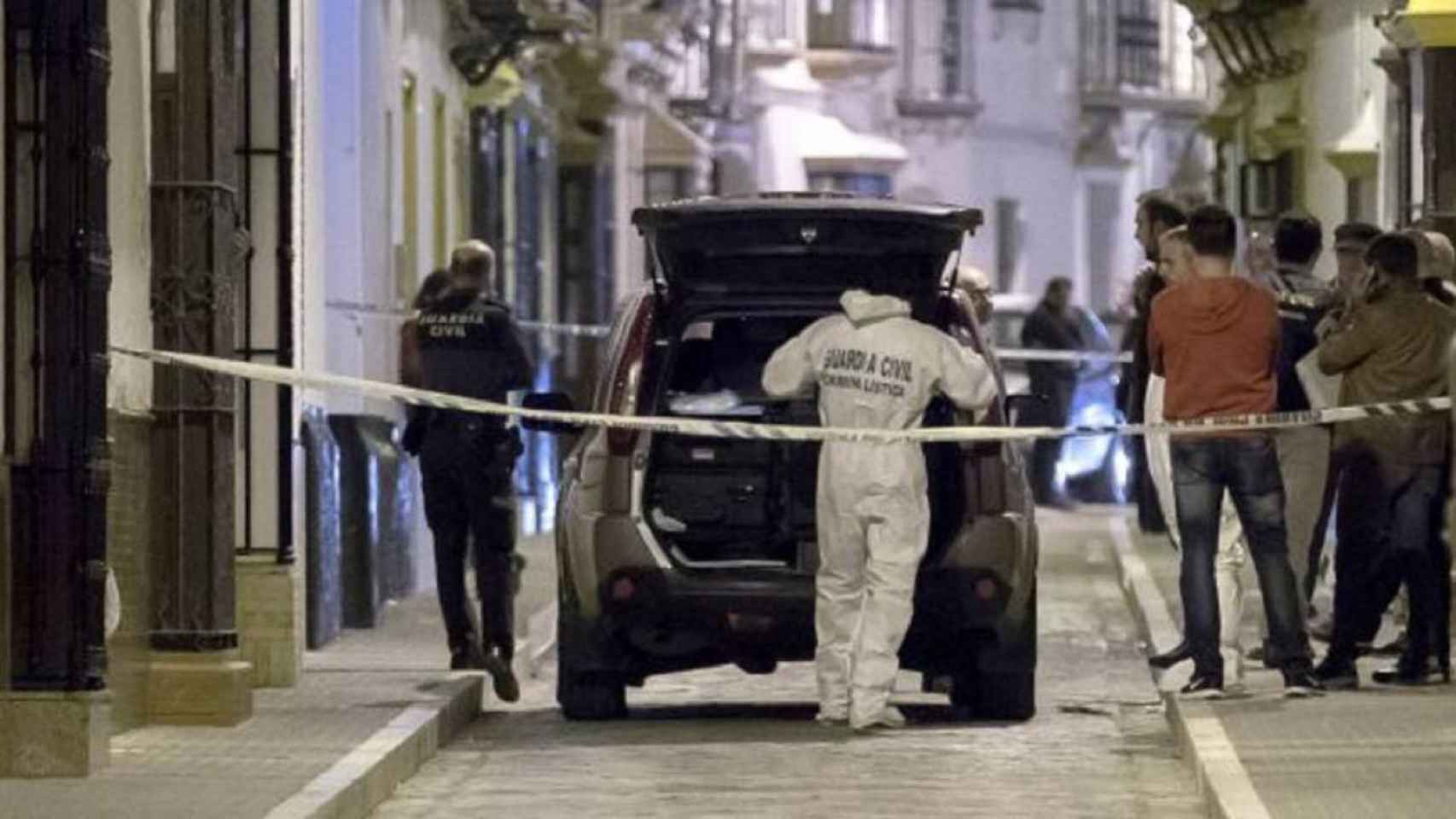 El doble crimen sucedió en el número 24 de la calle Pedrera de Arahal (Sevilla).