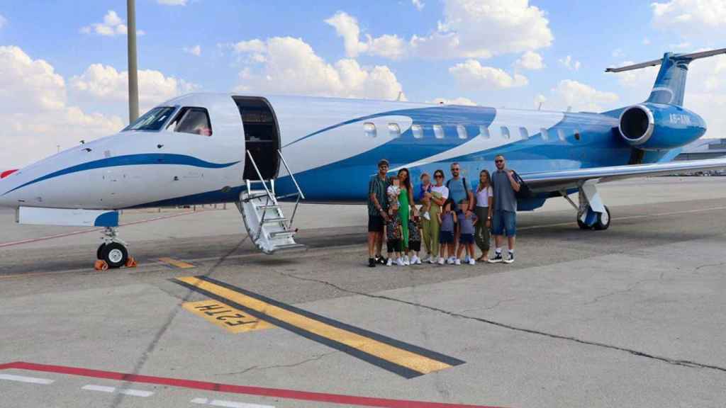 Sergio Ramos, Pilar Rubio y su familia, a punto de volar en dirección Egipto.