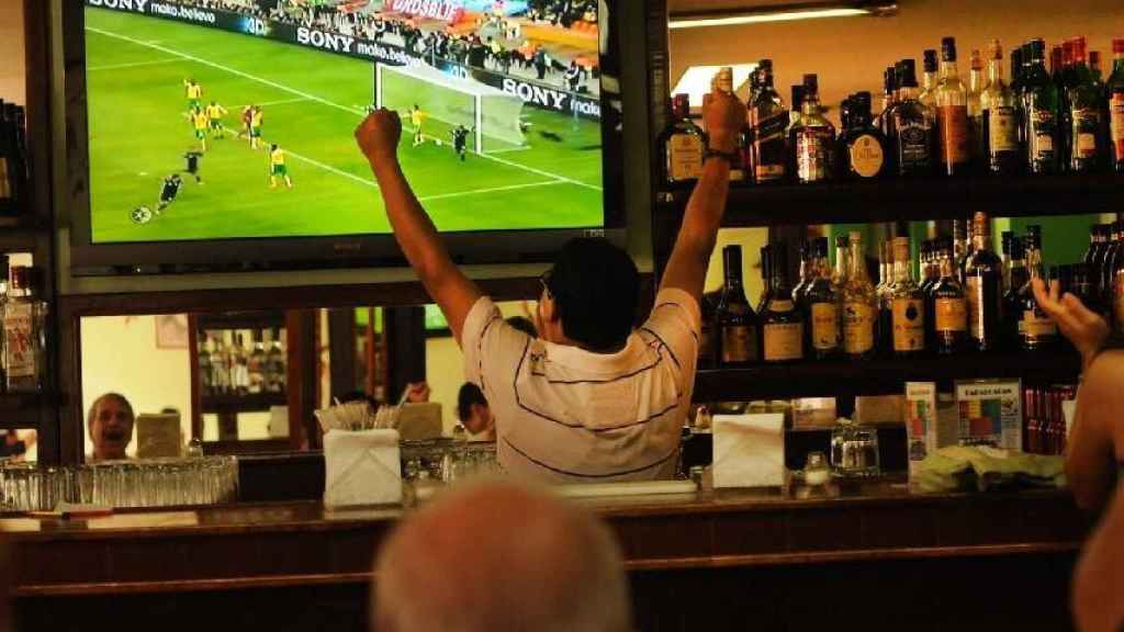 Descubre cómo encontrar el mejor bar cerca tuyo para ver todo el fútbol