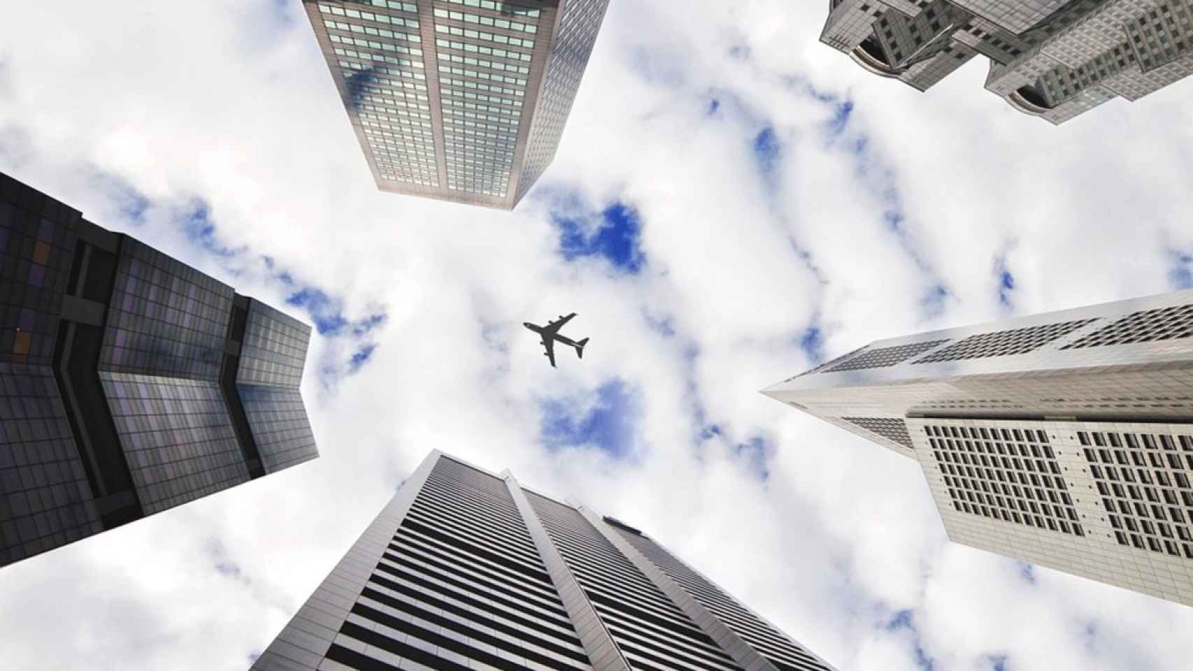 edificios avion pixabay