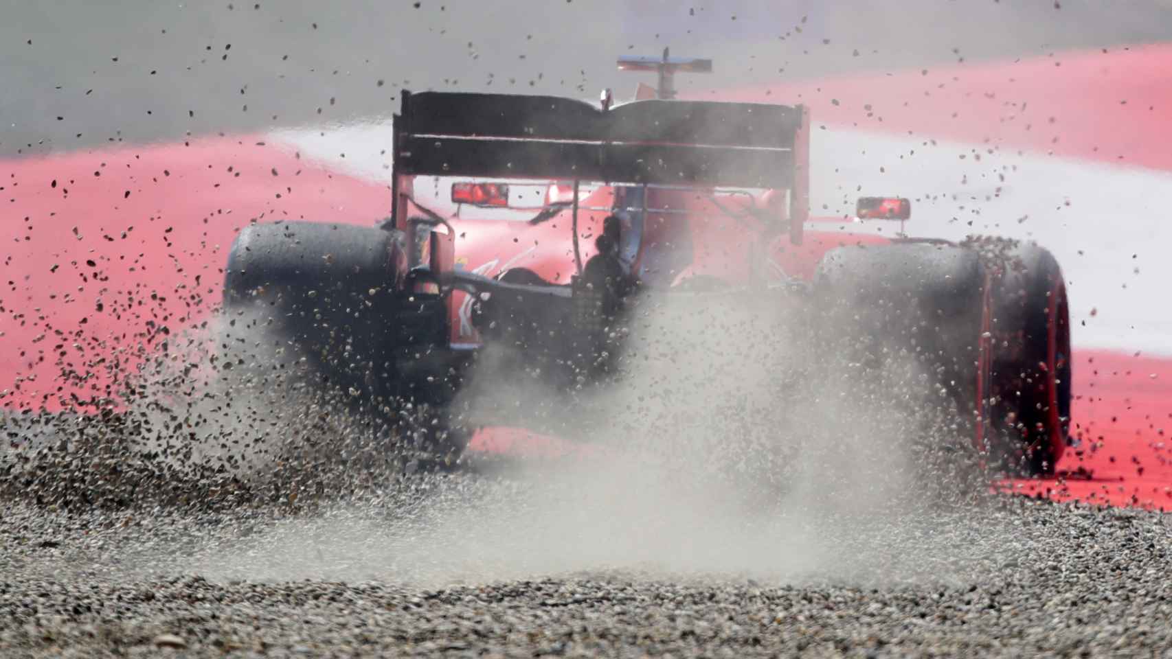 Sebastian Vettel se sale de la pista en el GP de Austria