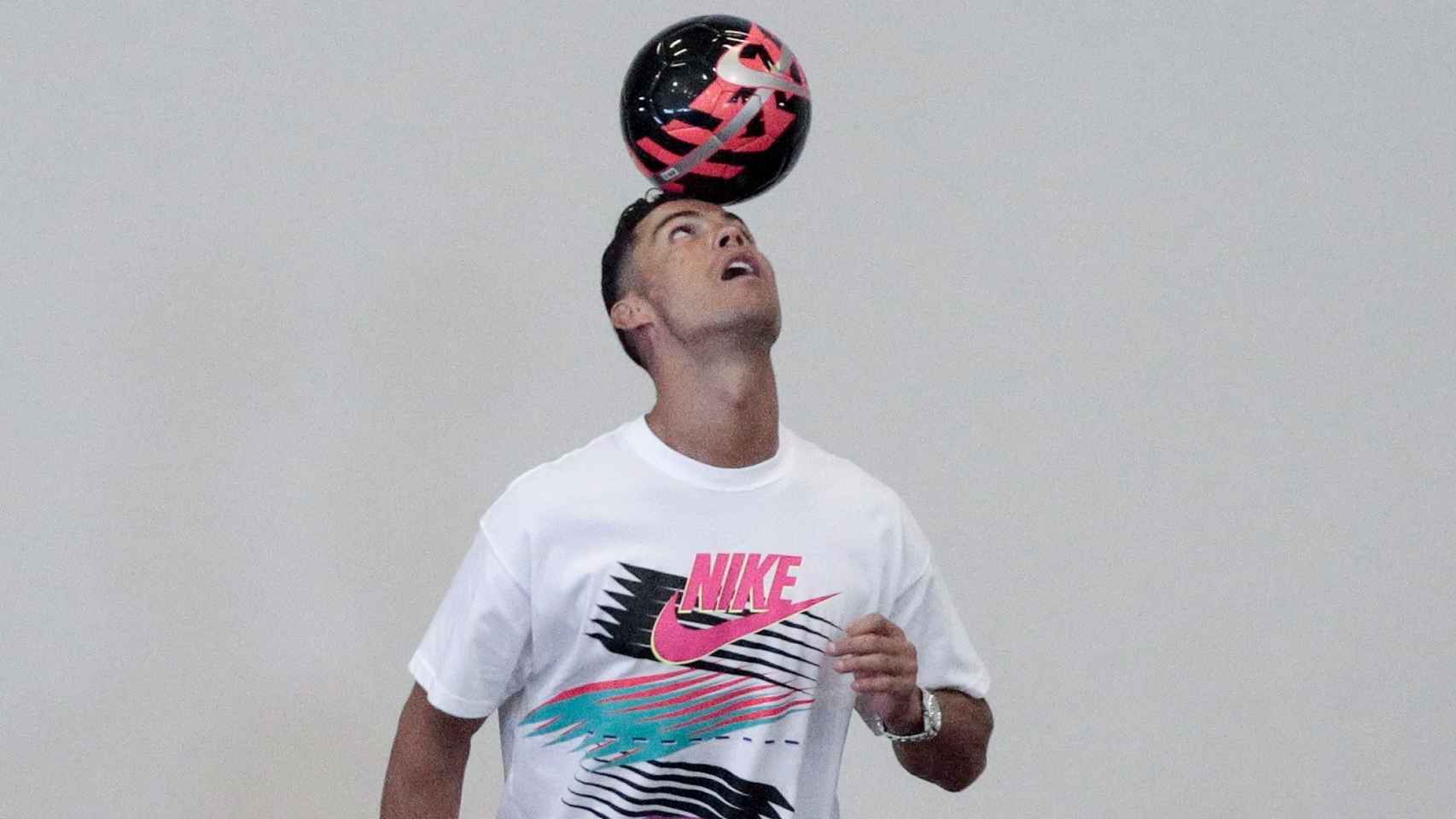 Cristiano Ronaldo, durante un acto con niños en Singapur