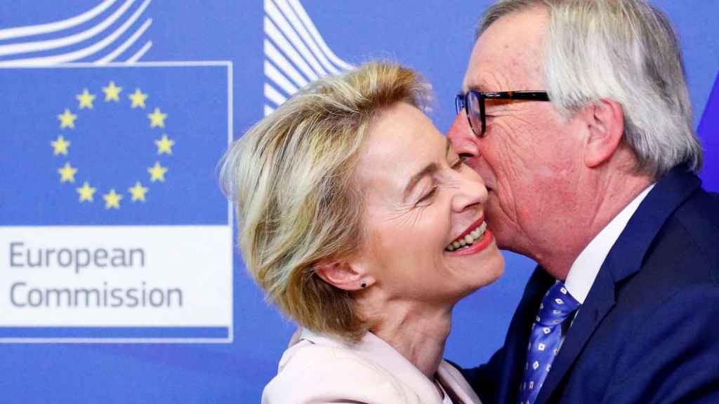 Von der Leyen se ha reunido este jueves con Juncker en Bruselas