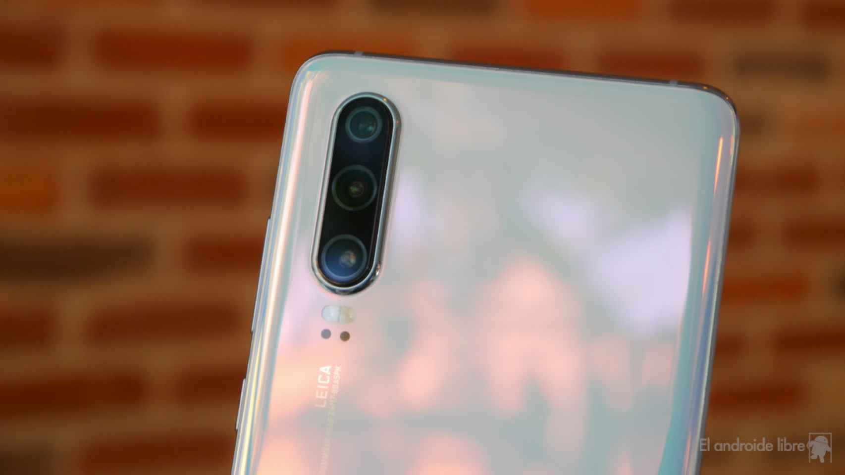 Las cámaras escondidas bajo la pantalla también llegarán a los móviles Huawei