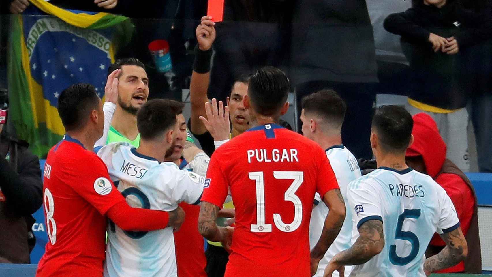 La roja a Lionel Messi por su encontronazo con Medel en la Copa América 2019