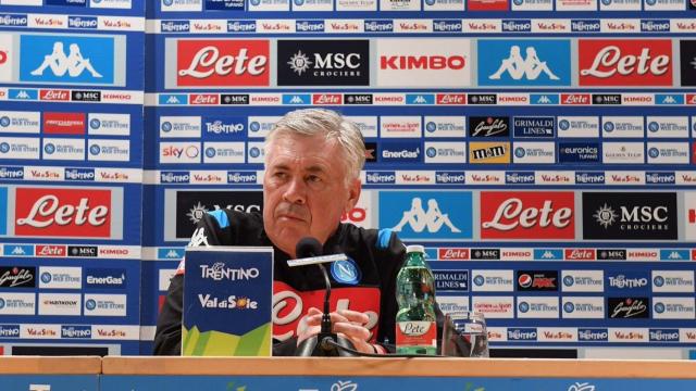 Ancelotti, en rueda de prensa. Foto: Twitter (@sscnapoli)