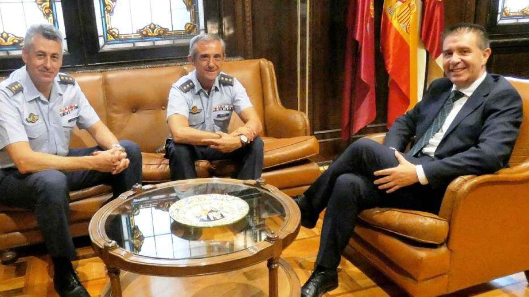 Santiago Cabañero con los coroneles Juan Manuel Pablos Chi y Pedro Enrique Belmonte Giménez