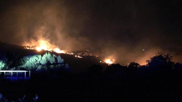 La Unidad Militar de Emergencias, desplegada en Ceuta por un grave incendio y obliga a desaolojos