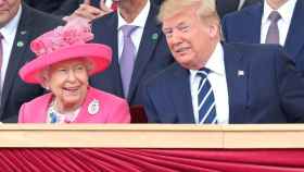 La reina Isabel II y el presidente Donald Trump en los actos del 75 aniversario del Día-D