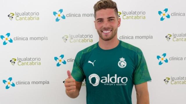 Luca Zidane posa con la camiseta del Racing