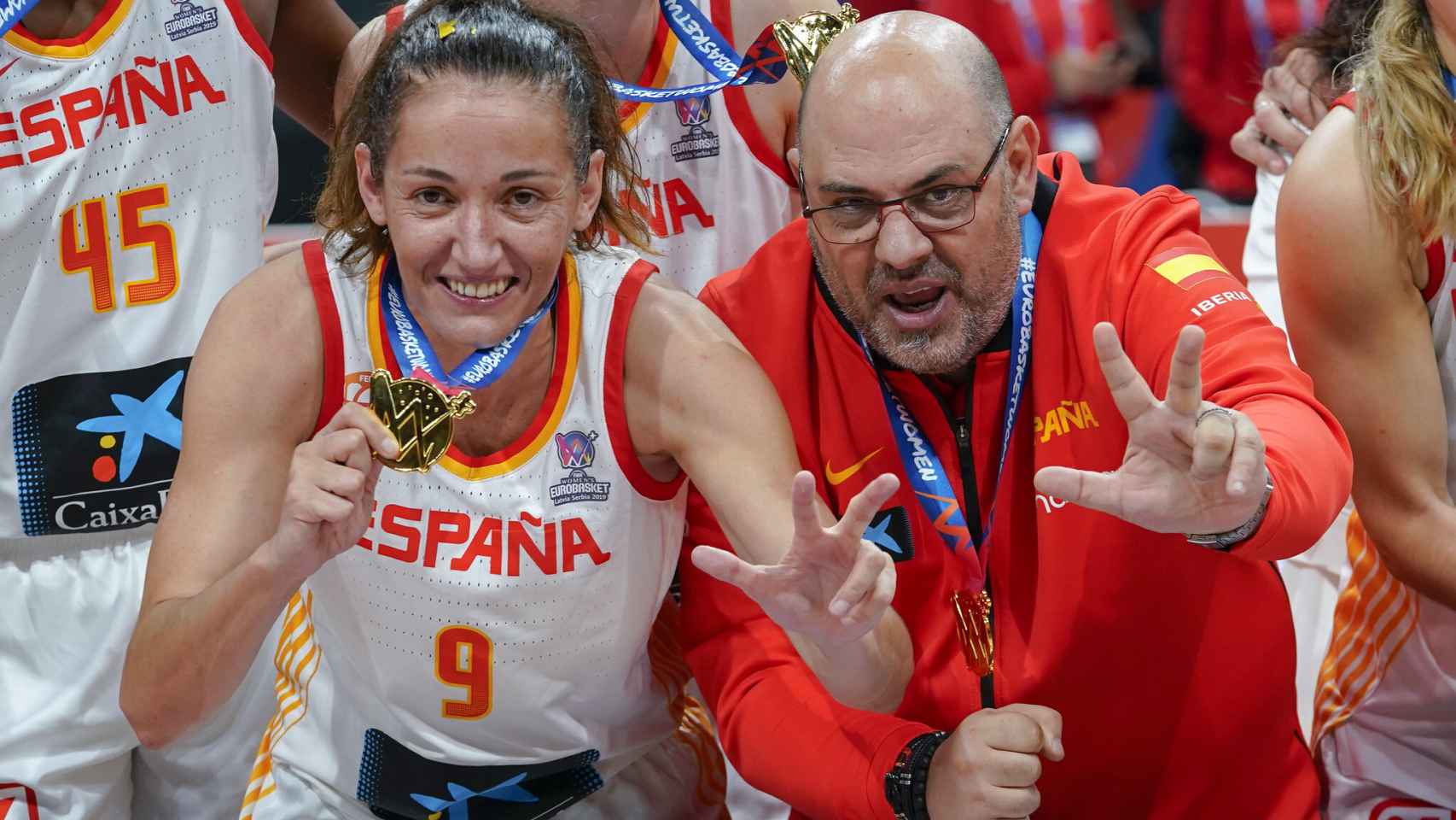 Laia Montero y Lucas Mondelo, tras ganar el Eurobasket 2019