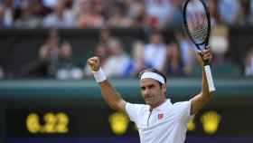 Roger Federer celebra el pase a las semifinales de Wimbledon 2019
