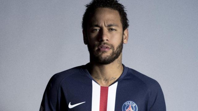 Neymar promociona la nueva camiseta del PSG