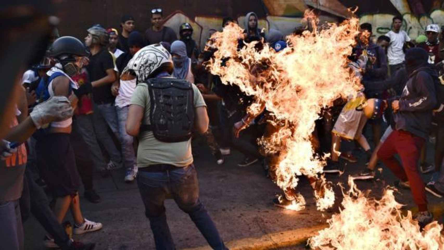 El hombre quemado en Venezuela en 2017