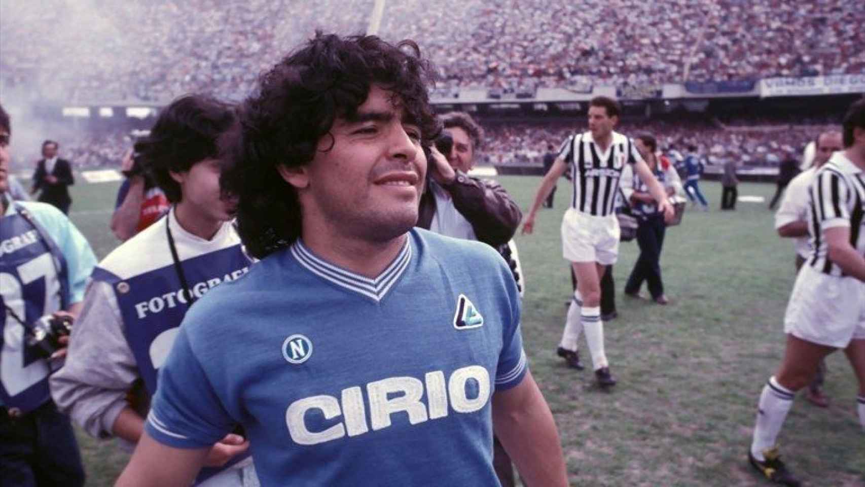Maradona, durante un partido con el Nápoles.