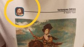 El patinazo histórico de Zara: confunde a Velázquez con el conde de Olivares en una camiseta