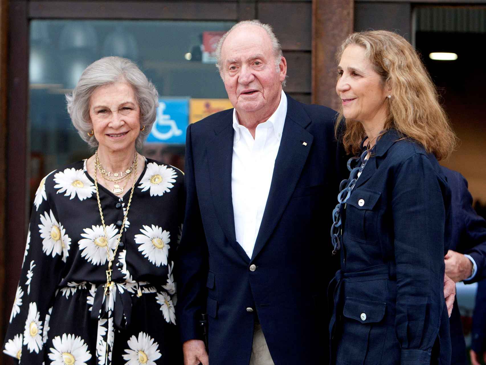 La reina Sofía, Juan Carlos I y la infanta Elena en Pontevedra.