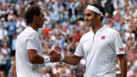 Nadal y Federer durante las semifinales de Wimbledon