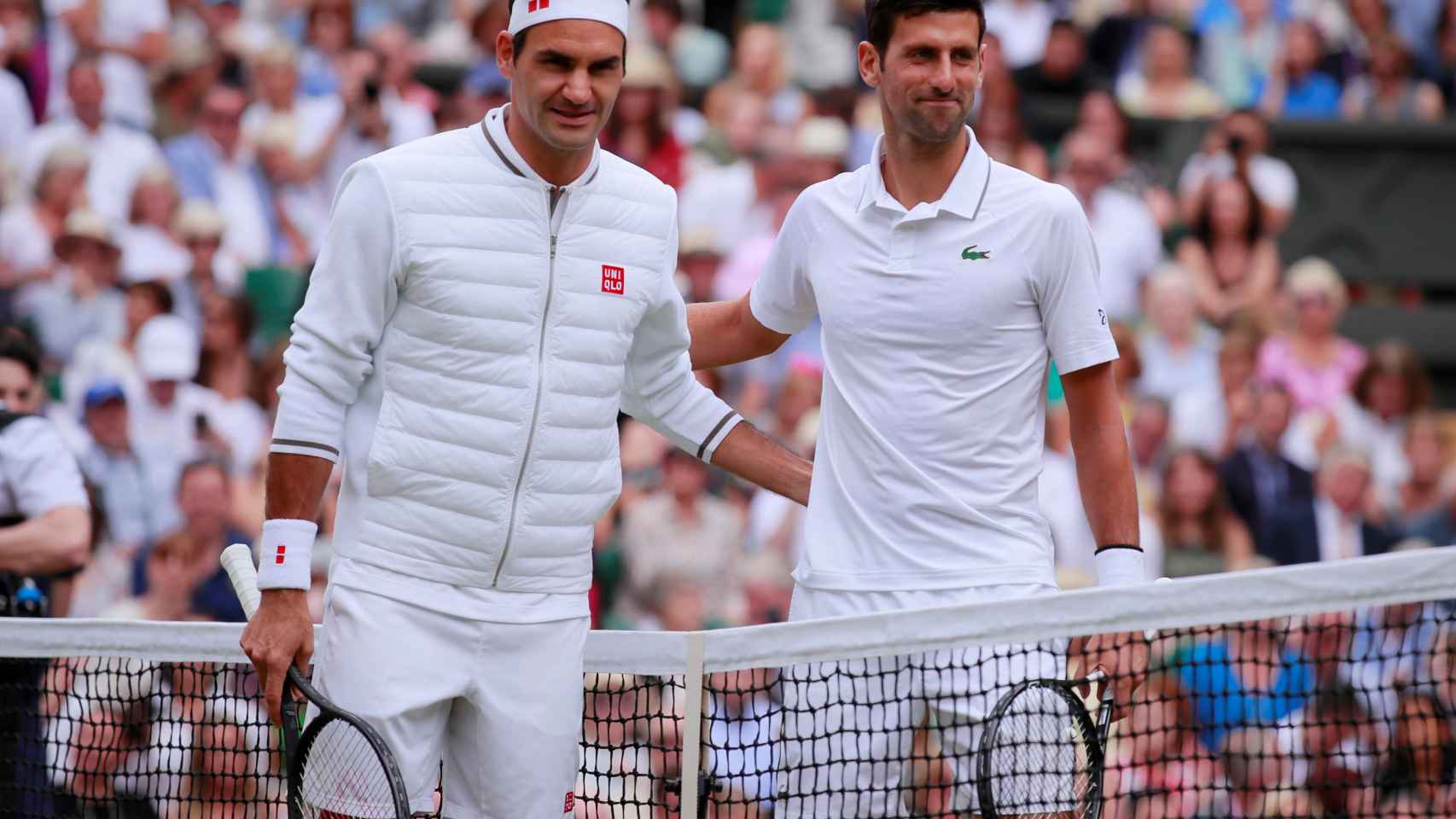 Novak Djokovic y Roger Federer, en la final de Wimbledon 2019.