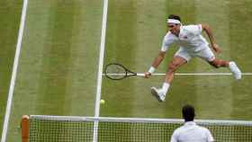 Un momento del partido entre Djokovic y Federer