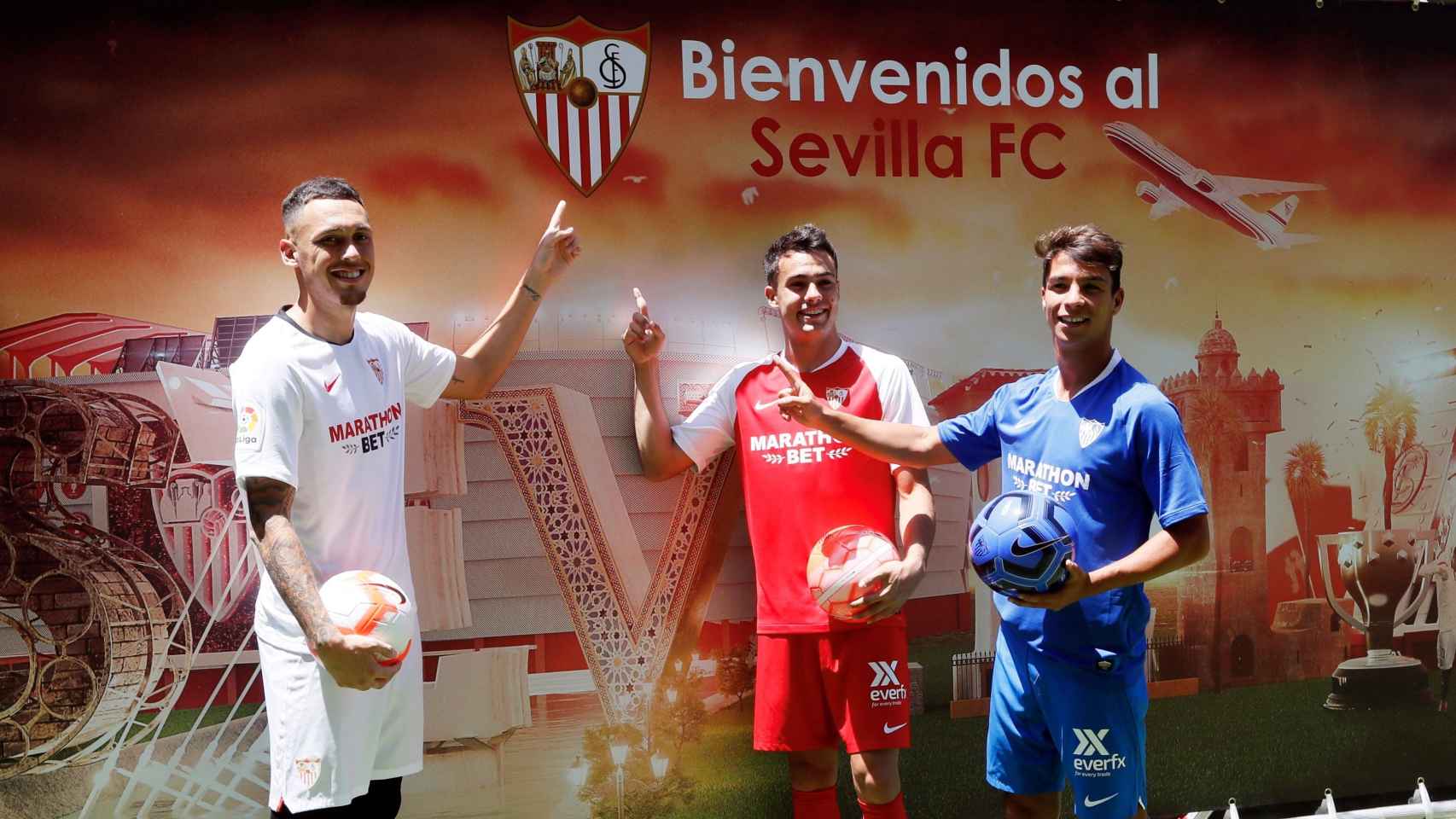 El Sevilla presenta a sus nuevos fichajes: Ocampos, Reguilón y Oliver Torres