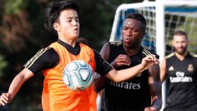 Takefusa Kubo y Vinicius entrenan con el Real Madrid