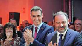 Pedro Sánchez, entre Cristina Narbona, presidenta del PSOE, y José Luis Ábalos, secretario de Organización.