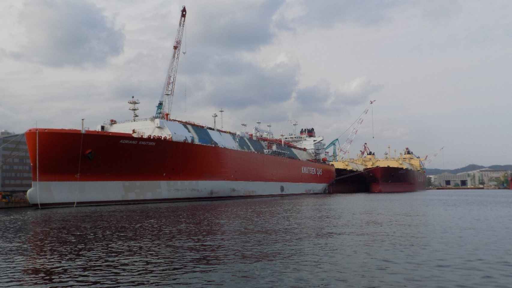 El 'Adriano Knutsen', el mayor barco de bandera española.