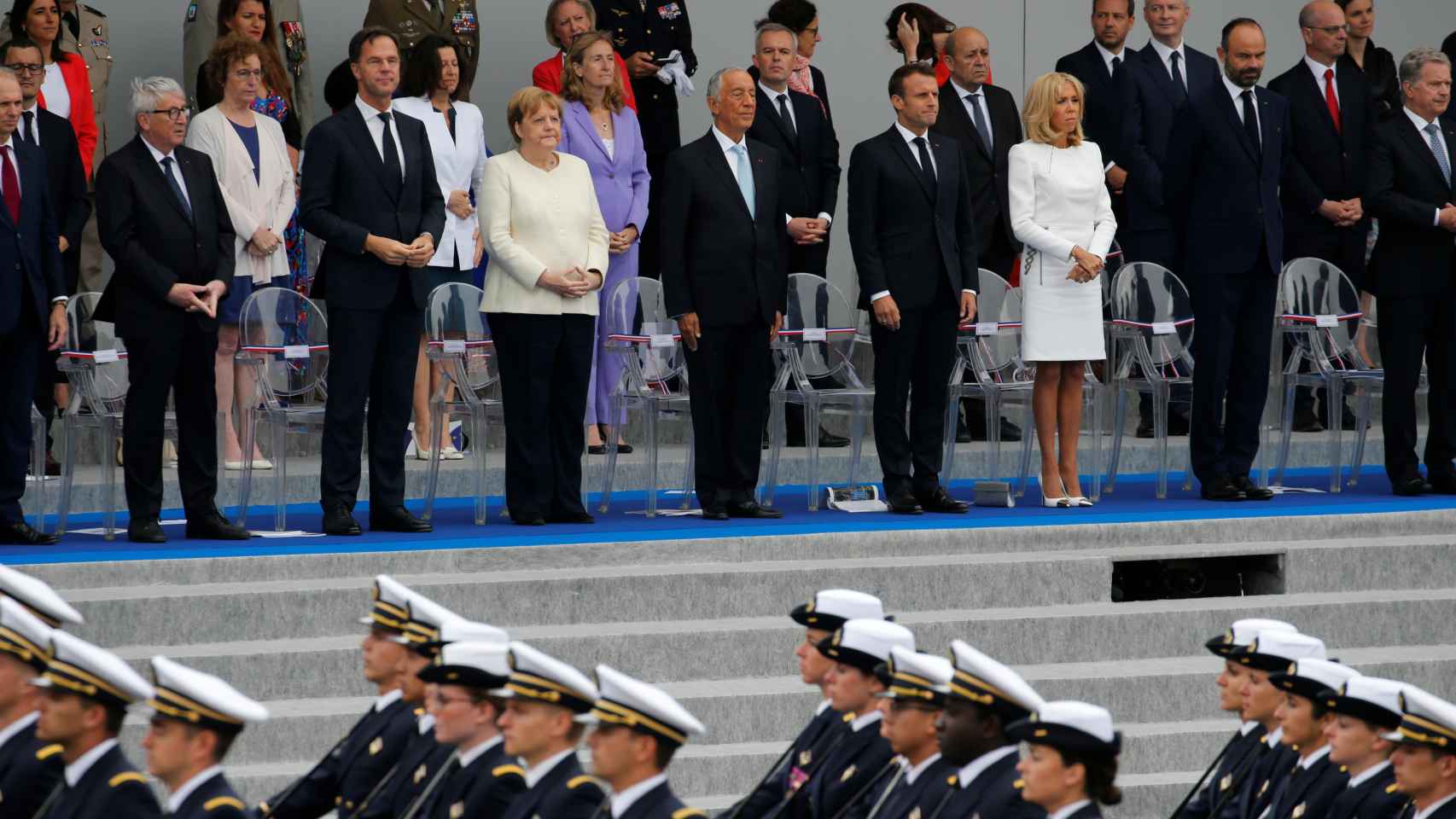 Emmanuel Macron junto a socios europeos en el desfile de la Fiesta Nacional de Francia.