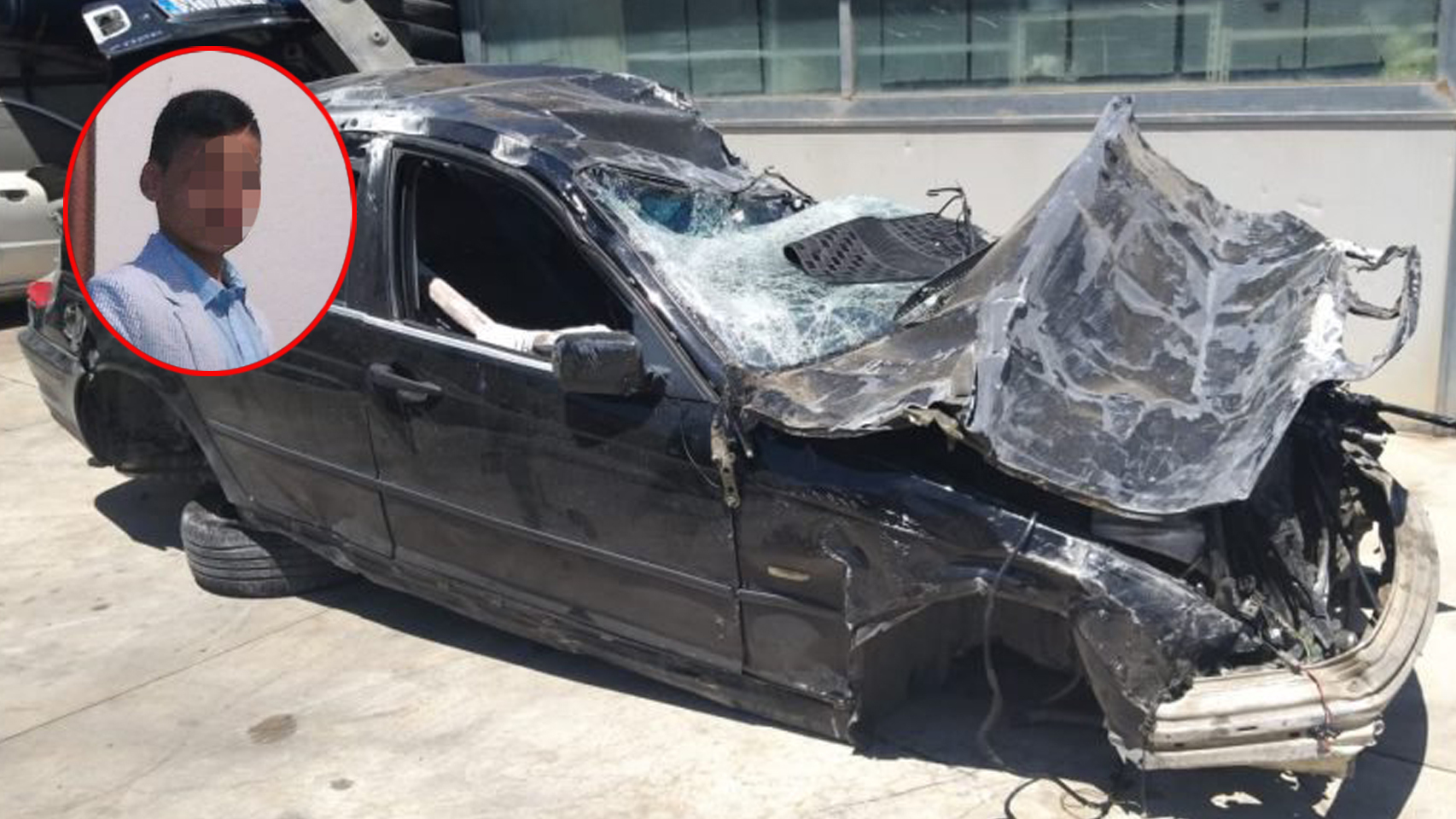 Así quedó el BMW del hombre tras el accidente.