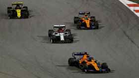 McLaren y Renault compitiendo.