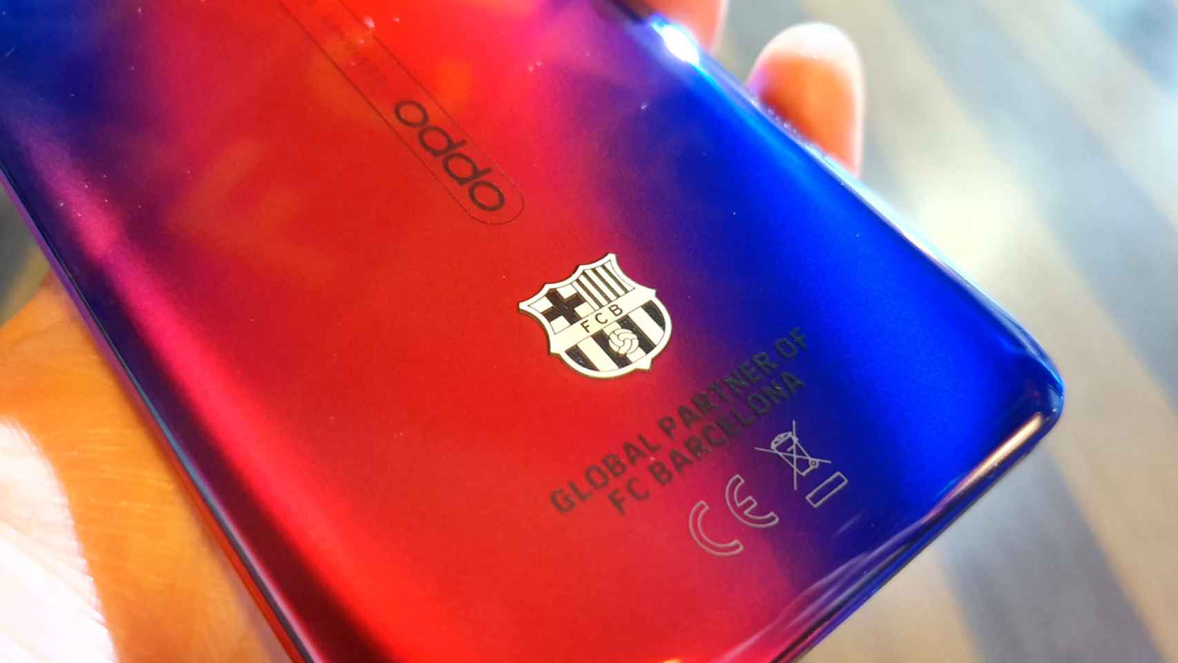 El OPPO Reno 10x Zoom FC Barcelona Edition lleva el fútbol a los smartphones