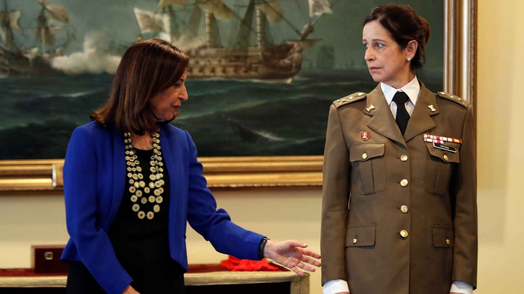 Margarita Robles y la primera general de las Fuerzas Armadas, Patricia Ortega.
