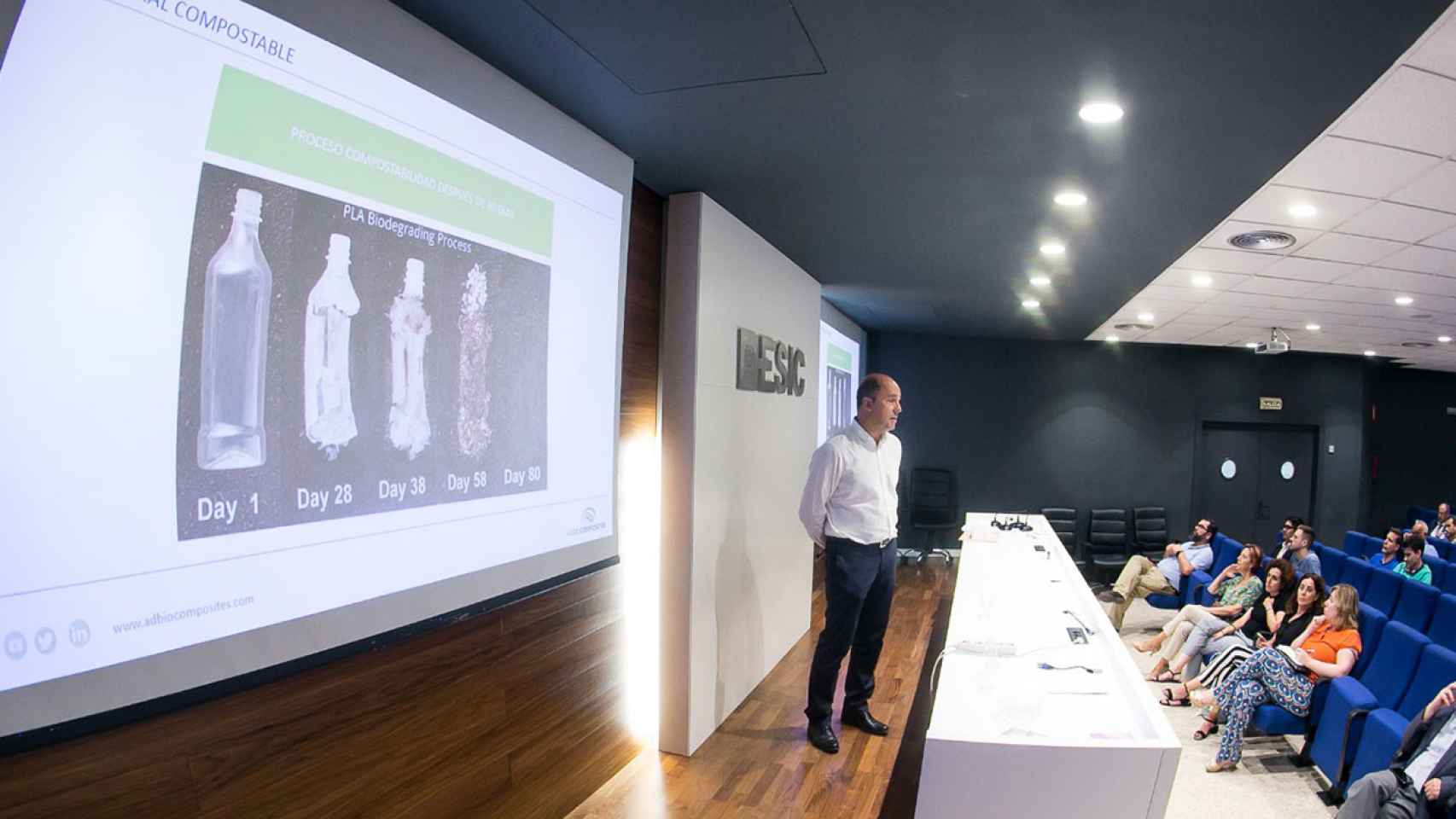 José Manuel Suárez, CEO en ADBioplastics, durante su pitch en ESIC.