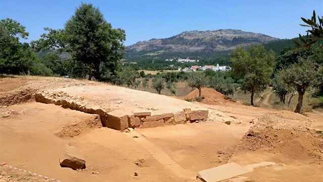Entrada al anfiteatro hallado en la ciudad romana de Ammaia.