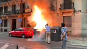 Ortega Smith tratando de apagar el fuego frente a la sede de Vox.