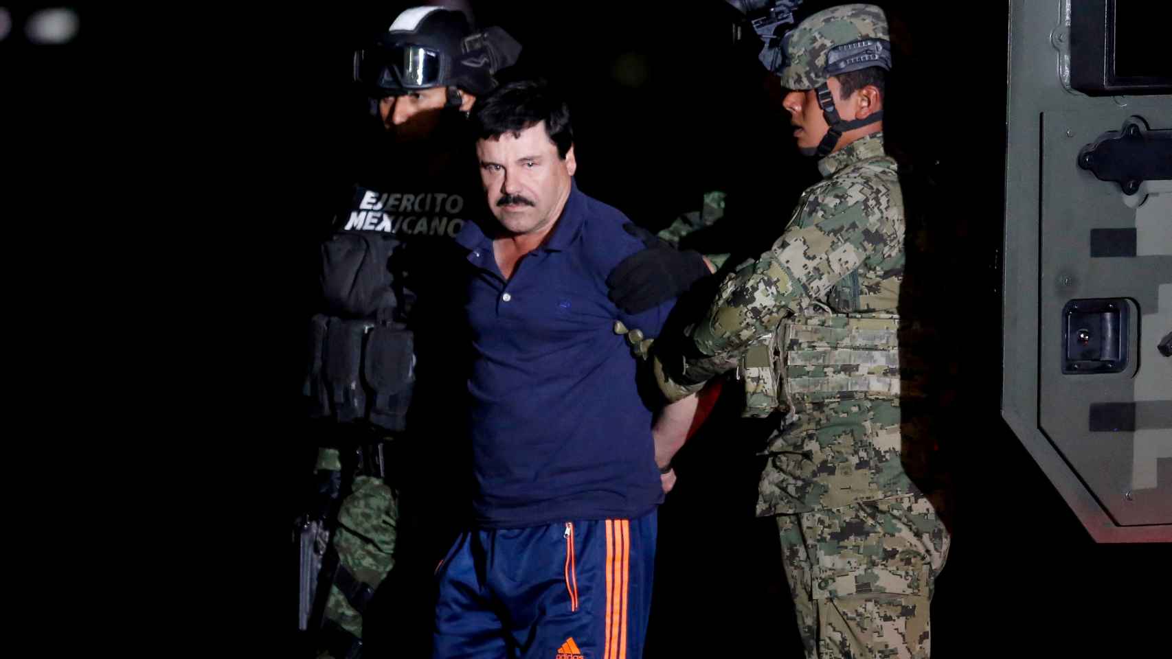 El Chapo escoltado por soldados en Ciudad de México en 2016