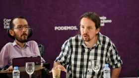 Pablo Echenique, responsable del Comité Negociador de Pactos de Podemos, y Pablo Iglesias, secretario general.