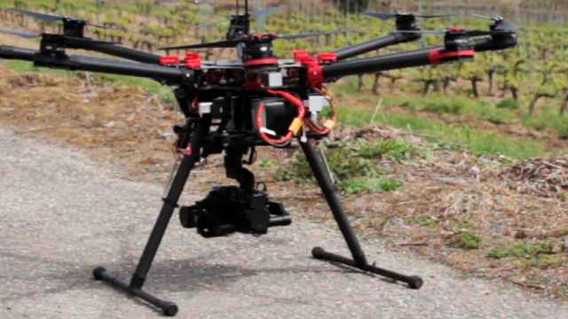 Ya despegan en Galicia los drones sulfatadores